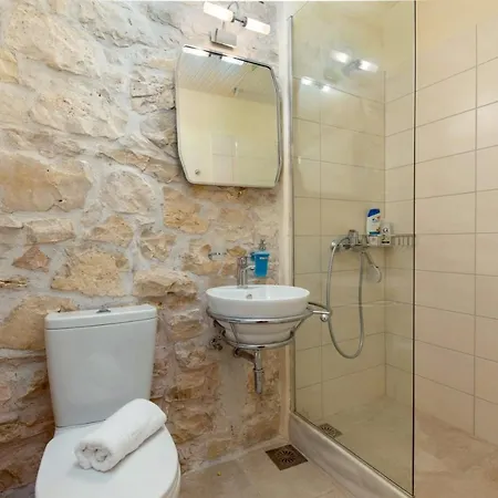 Pavlos Pensiune Gaios