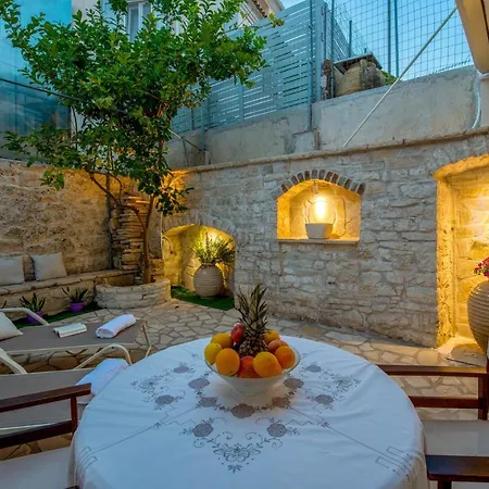 Pavlos Pensiune Gaios